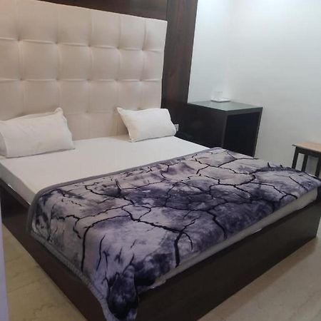Hotel Uday Raj By Wb Inn Агра Экстерьер фото