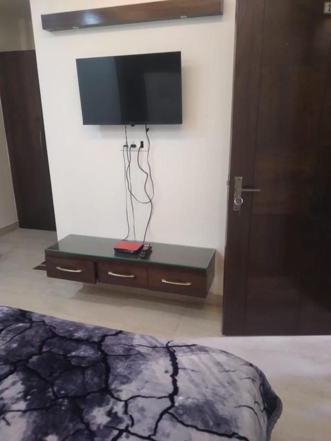 Hotel Uday Raj By Wb Inn Агра Экстерьер фото