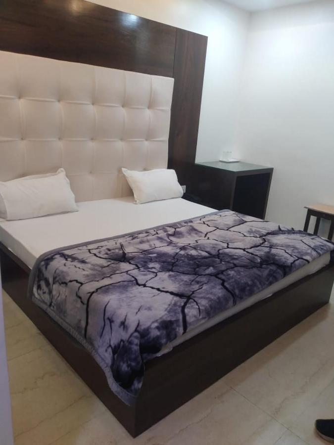 Hotel Uday Raj By Wb Inn Агра Экстерьер фото
